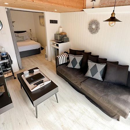 Seaside Cabin Retreat In Hayling Island Саут-Хейлинг Экстерьер фото
