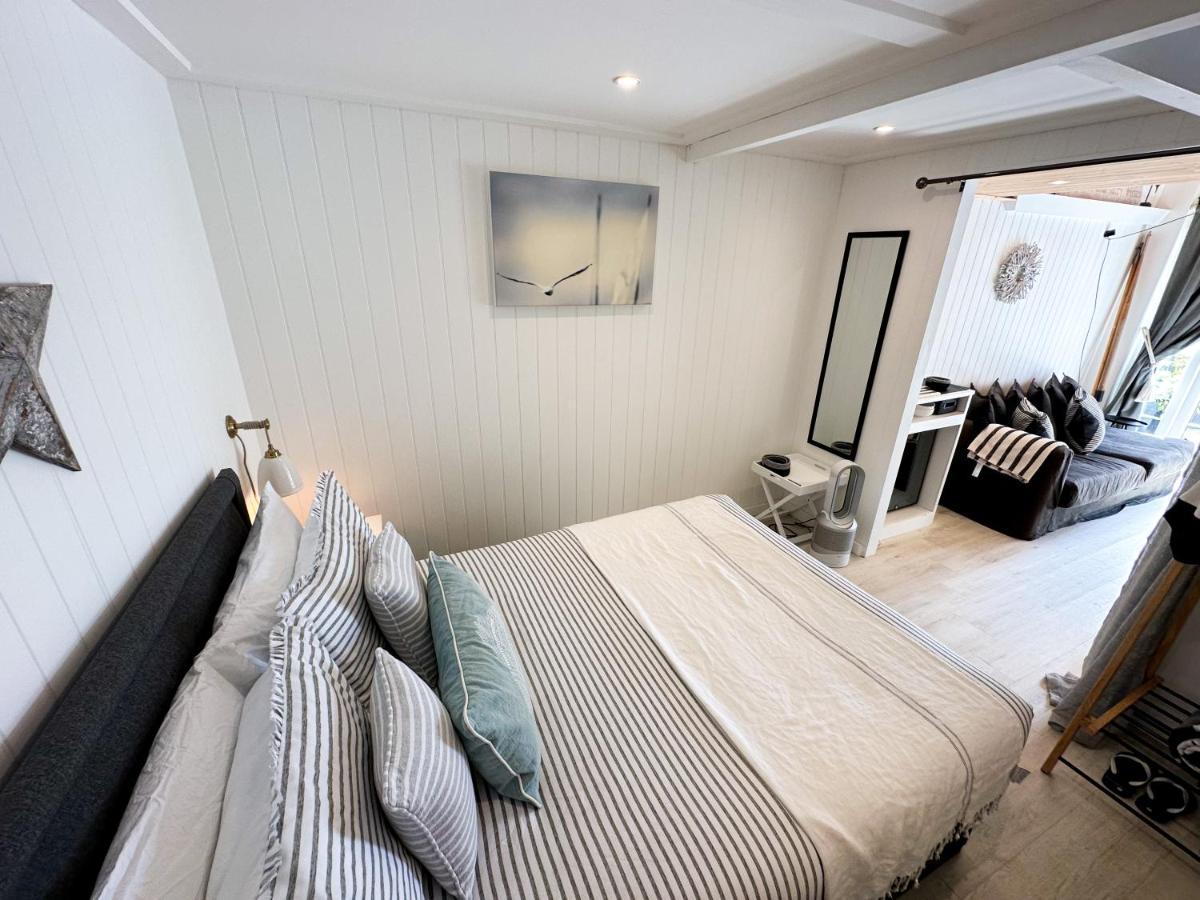 Seaside Cabin Retreat In Hayling Island Саут-Хейлинг Экстерьер фото