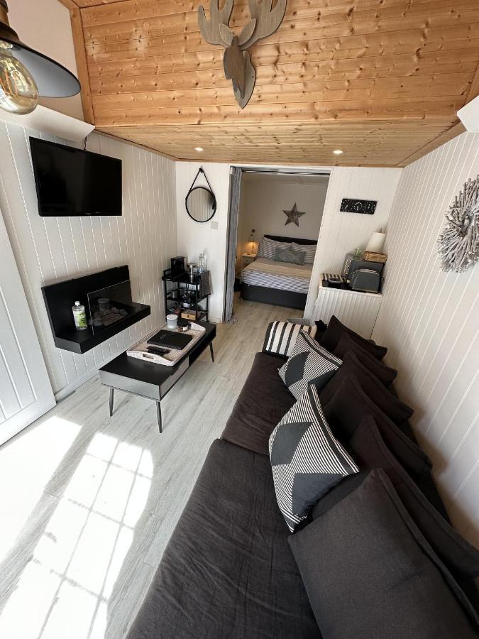 Seaside Cabin Retreat In Hayling Island Саут-Хейлинг Экстерьер фото